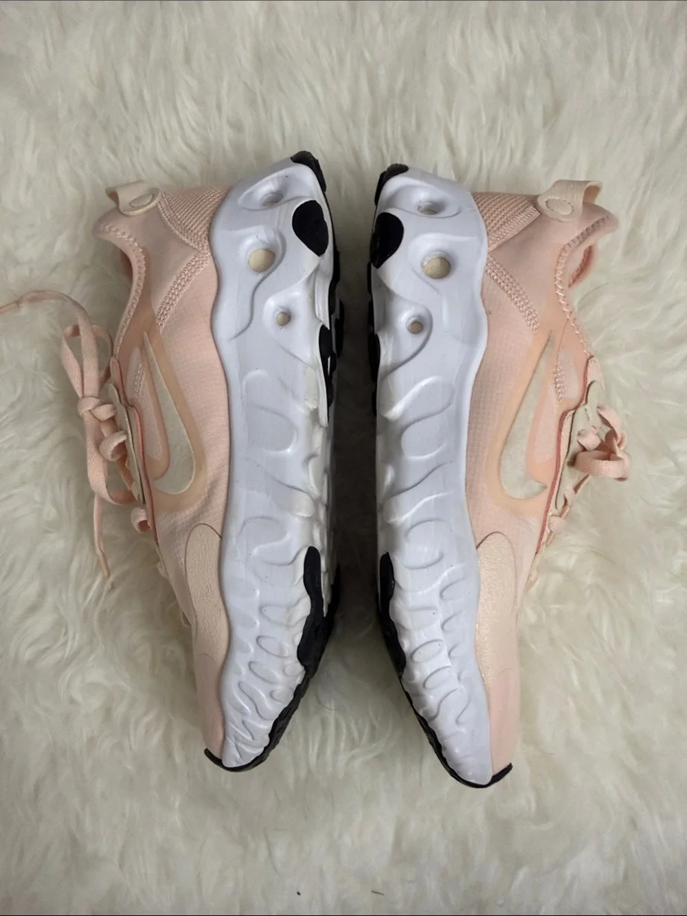 Nike Sneakers Women’s React Art3mis Trainer Pearl Orange Size 7 NWOB